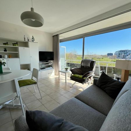 Appartement Residentie Astrid Met Private Parking Bredene Exterior foto