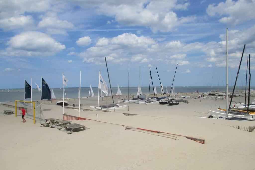 Appartement Residentie Astrid Met Private Parking Bredene Exterior foto