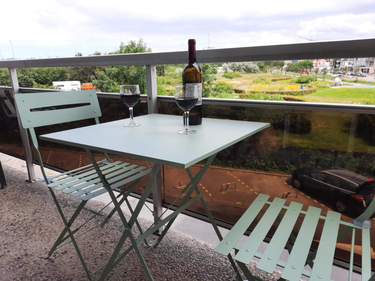 Appartement Residentie Astrid Met Private Parking Bredene Exterior foto