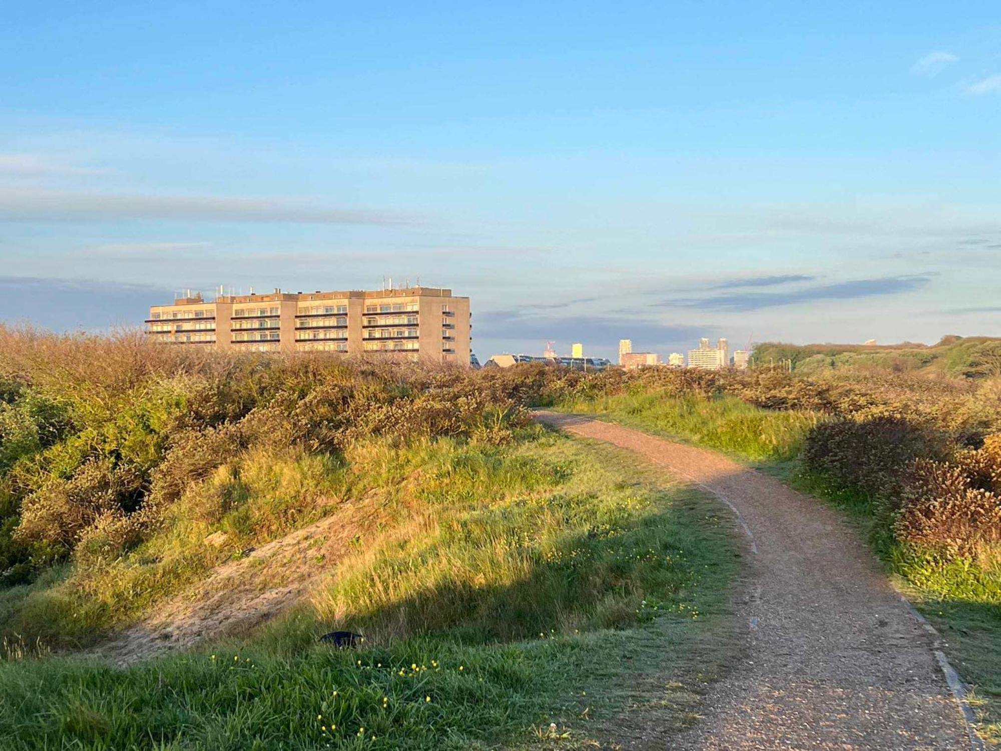 Appartement Residentie Astrid Met Private Parking Bredene Exterior foto